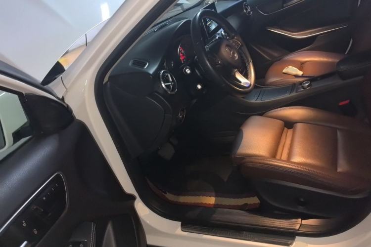 Used Mercedes-Benz GLA 2016 GLA 200 Sport Edition Left Front Seat