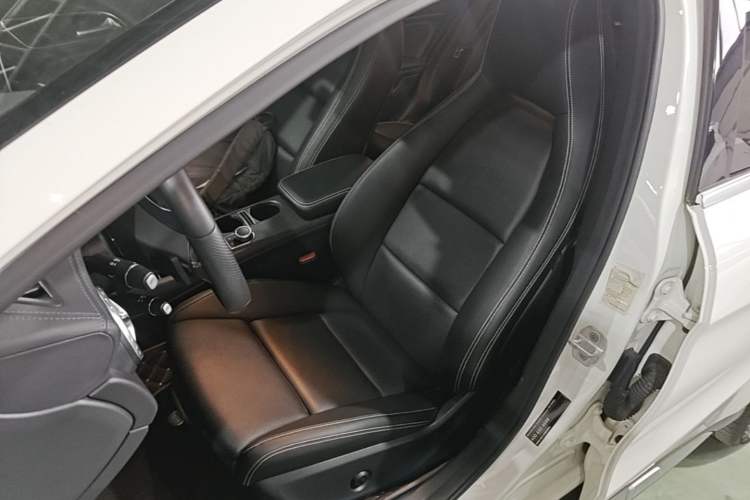 Used Mercedes-Benz GLA 2016 GLA 200 Fashion Model Left Front Seat
