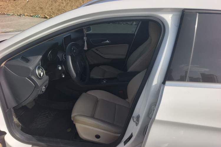 Used Mercedes-Benz GLA 2016 GLA 200 Fashion Model Left Front Seat