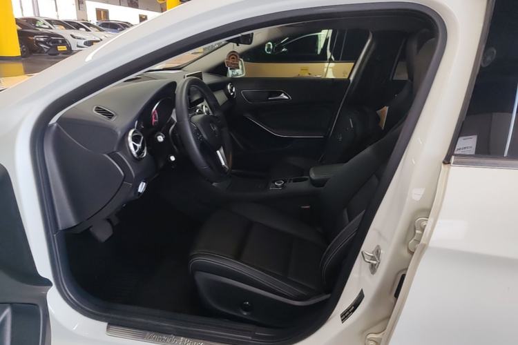 Used Mercedes-Benz GLA 2016 GLA 200 Fashion Model Left Front Seat