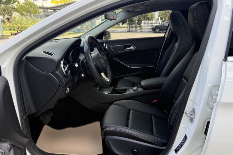 Used Mercedes-Benz GLA 2016 GLA 200 Fashion Model Left Front Seat