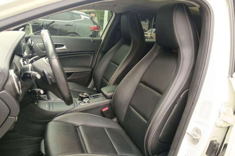 Used Mercedes-Benz GLA 2016 GLA 200 Fashion Model Left Front Seat