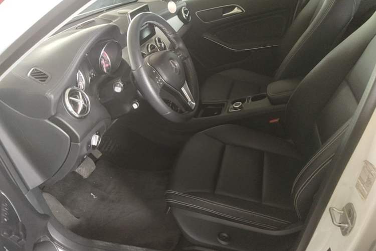 Used Mercedes-Benz GLA 2016 GLA 200 Fashion Model Left Front Seat