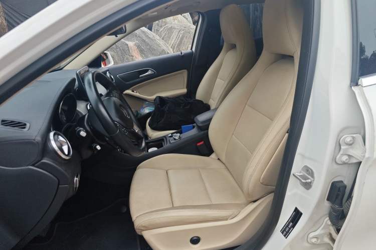 Used Mercedes-Benz GLA 2016 GLA 200 Fashion Model Left Front Seat
