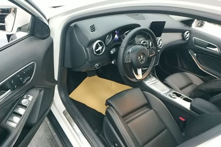 Used Mercedes-Benz GLA 2016 GLA 220 4MATIC Fashion Edition Left Front Seat