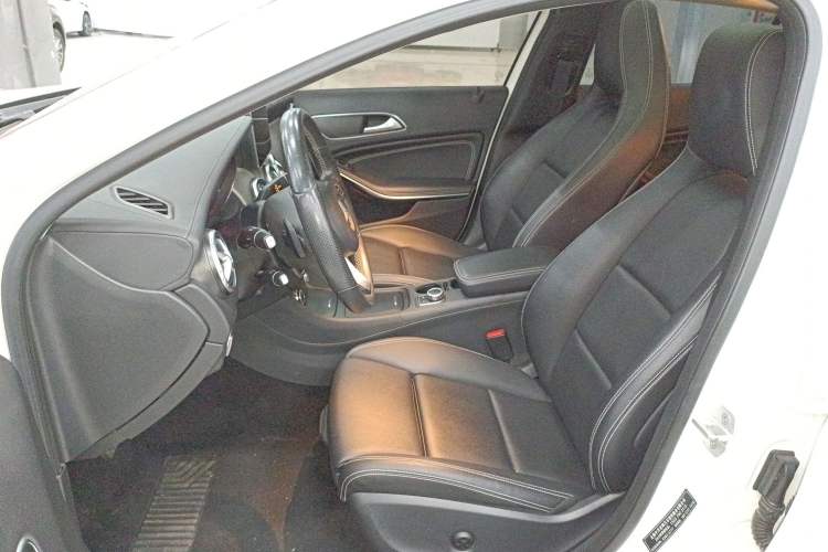 Used Mercedes-Benz GLA 2016 GLA 200 Fashion Model Left Front Seat