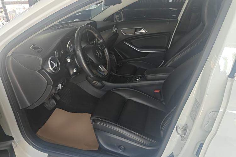 Used Mercedes-Benz GLA 2016 GLA 220 4MATIC Fashion Edition Left Front Seat