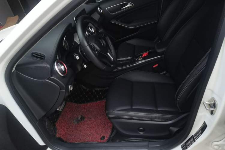 Used Mercedes-Benz GLA 2016 GLA 220 4MATIC Fashion Edition Left Front Seat