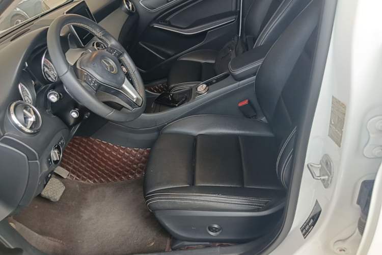 Used Mercedes-Benz GLA 2016 GLA 200 Sport Edition Left Front Seat