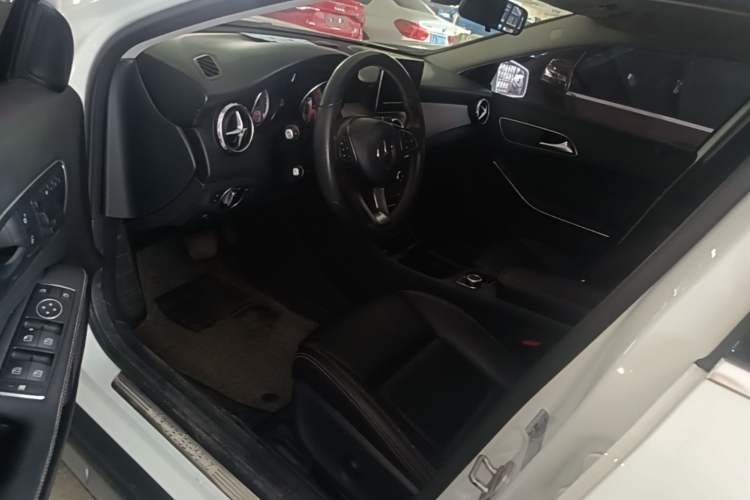 Used Mercedes-Benz GLA 2016 GLA 200 Sport Edition Left Front Seat