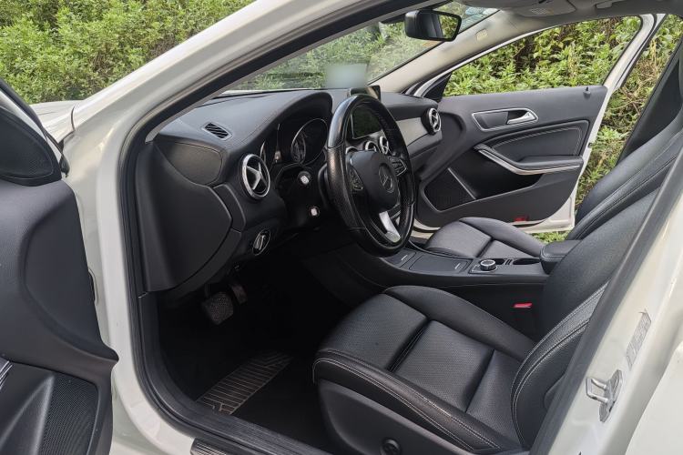 Used Mercedes-Benz GLA 2016 GLA 200 Fashion Model Left Front Seat
