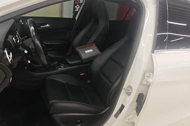 Used Mercedes-Benz GLA 2016 GLA 220 4MATIC Fashion Edition Left Front Seat
