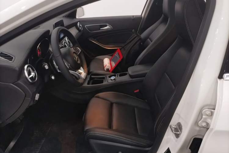 Used Mercedes-Benz GLA 2016 GLA 200 Fashion Model Left Front Seat