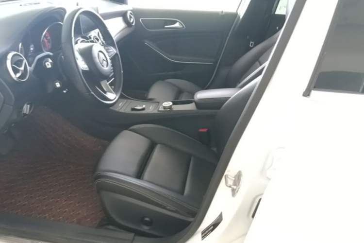 Used Mercedes-Benz GLA 2016 GLA 200 Fashion Model Left Front Seat