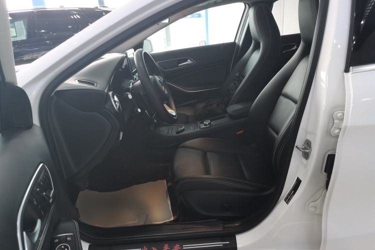 Used Mercedes-Benz GLA 2016 GLA 200 Sport Edition Left Front Seat