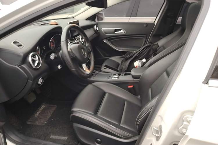 Used Mercedes-Benz GLA 2016 GLA 220 4MATIC Fashion Edition Left Front Seat