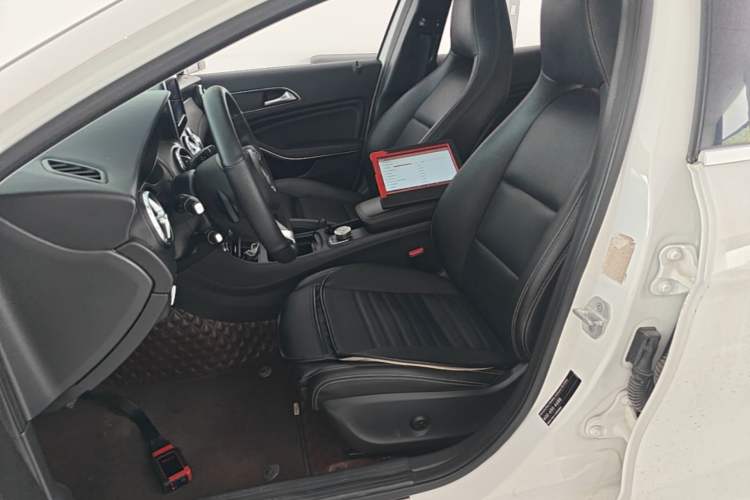 Used Mercedes-Benz GLA 2016 GLA 200 Sport Edition Left Front Seat
