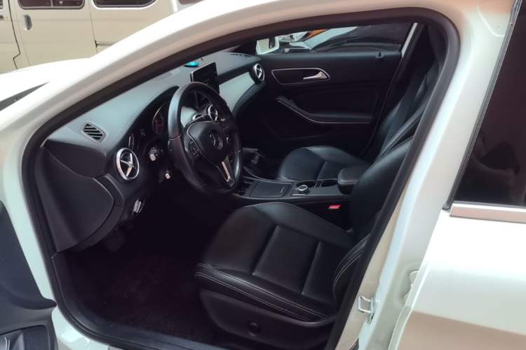Used Mercedes-Benz GLA 2016 GLA 200 Fashion Model Left Front Seat