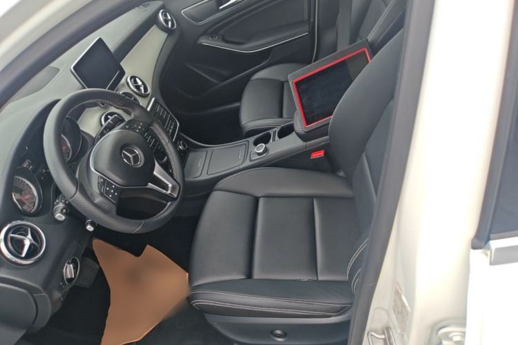 Used Mercedes-Benz GLA 2016 GLA 200 Fashion Model Left Front Seat