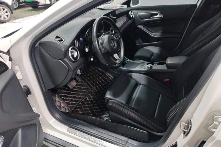 Used Mercedes-Benz GLA 2016 GLA 200 Fashion Model Left Front Seat