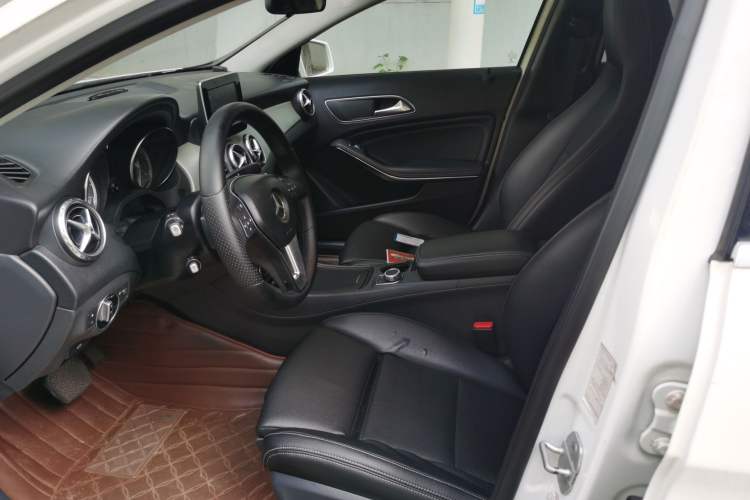 Used Mercedes-Benz GLA 2016 GLA 200 Sport Edition Left Front Seat