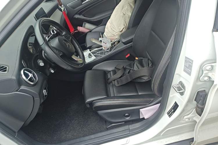 Used Mercedes-Benz GLA 2016 GLA 200 Fashion Model Left Front Seat