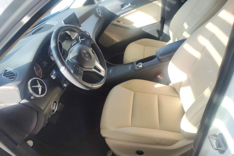 Used Mercedes-Benz GLA 2016 GLA 200 Fashion Model Left Front Seat