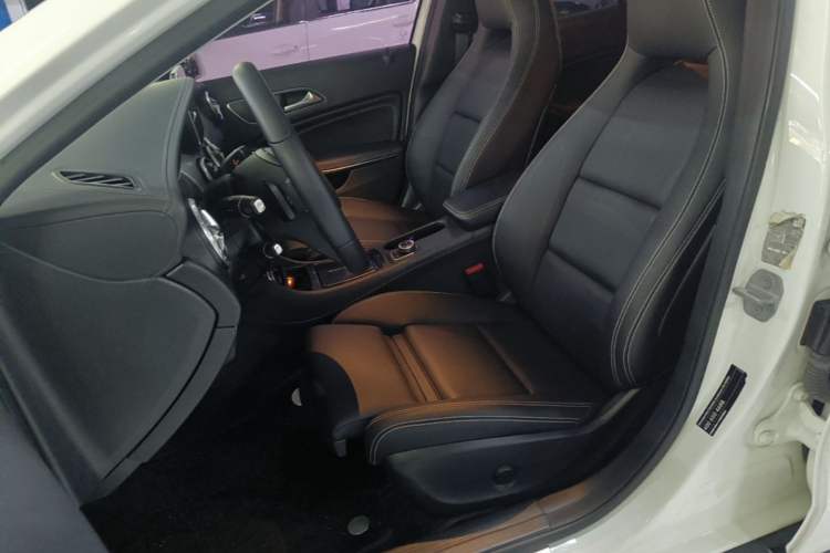 Used Mercedes-Benz GLA 2016 GLA 220 4MATIC Fashion Edition Left Front Seat