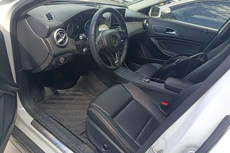 Used Mercedes-Benz GLA 2016 GLA 200 Fashion Model Left Front Seat
