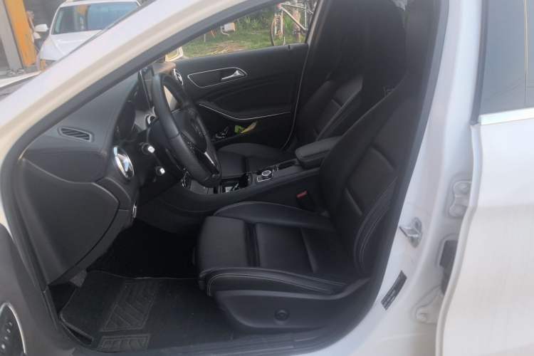 Used Mercedes-Benz GLA 2016 GLA 200 Fashion Model Left Front Seat