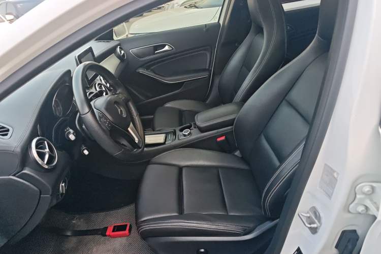 Used Mercedes-Benz GLA 2016 GLA 200 Fashion Model Left Front Seat