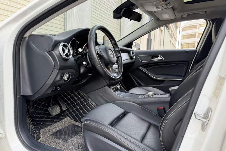 Used Mercedes-Benz GLA 2016 GLA 200 Fashion Model Left Front Seat
