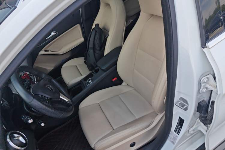 Used Mercedes-Benz GLA 2016 GLA 200 Fashion Model Left Front Seat