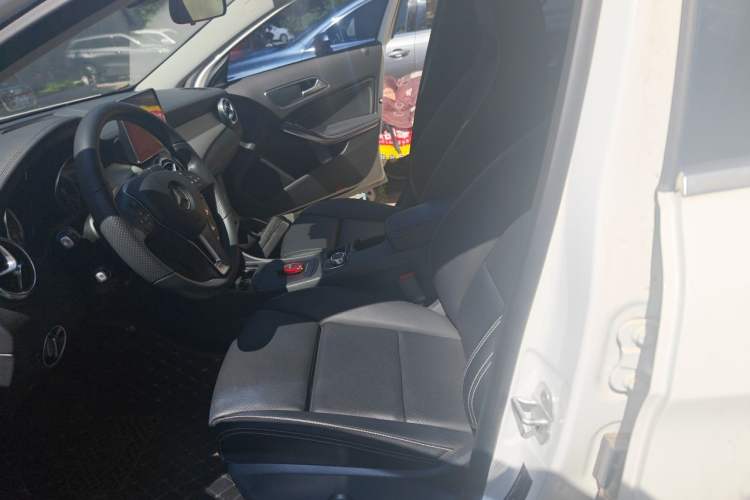 Used Mercedes-Benz GLA 2016 GLA 220 4MATIC Fashion Edition Left Front Seat
