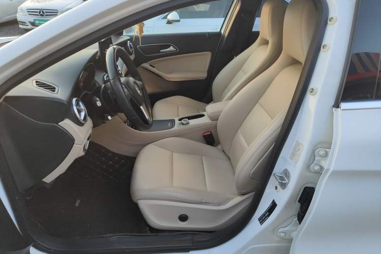 Used Mercedes-Benz GLA 2016 GLA 200 Sport Edition Left Front Seat
