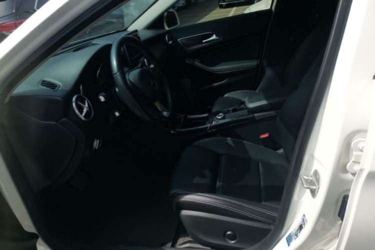 Used Mercedes-Benz GLA 2016 GLA 200 Sport Edition Left Front Seat