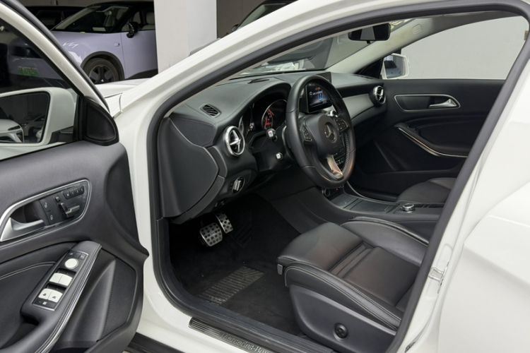 Used Mercedes-Benz GLA 2016 GLA 200 Fashion Model Left Front Seat