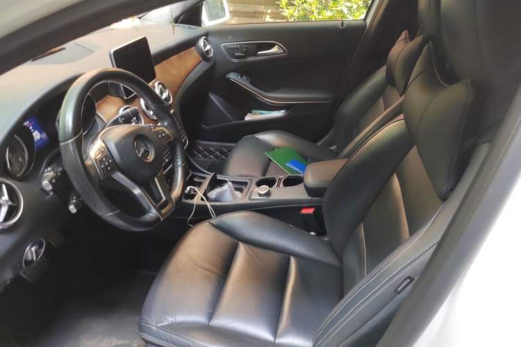 Used Mercedes-Benz GLA 2016 GLA 260 4MATIC Sport Edition Left Front Seat