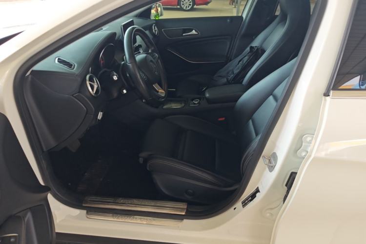 Used Mercedes-Benz GLA 2016 GLA 220 4MATIC Fashion Edition Left Front Seat