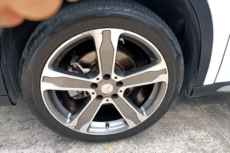 Used Mercedes-Benz GLA 2016 GLA 220 4MATIC Luxury Model Left Front Wheel Hub