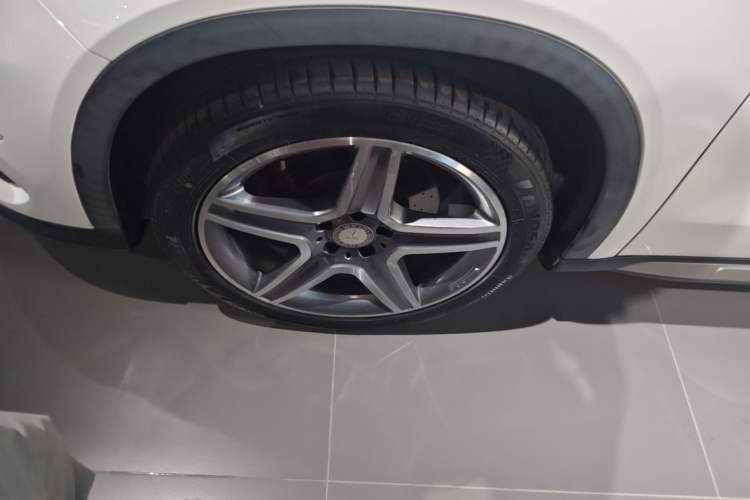 Used Mercedes-Benz GLA 2016 GLA 260 4MATIC Sport Edition Left Front Wheel Hub