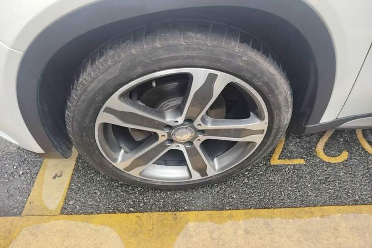 Used Mercedes-Benz GLA 2016 GLA 220 4MATIC Luxury Model Left Front Wheel Hub