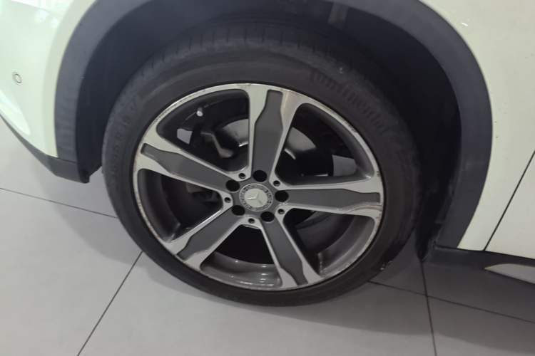 Used Mercedes-Benz GLA 2016 GLA 220 4MATIC Luxury Model Left Front Wheel Hub