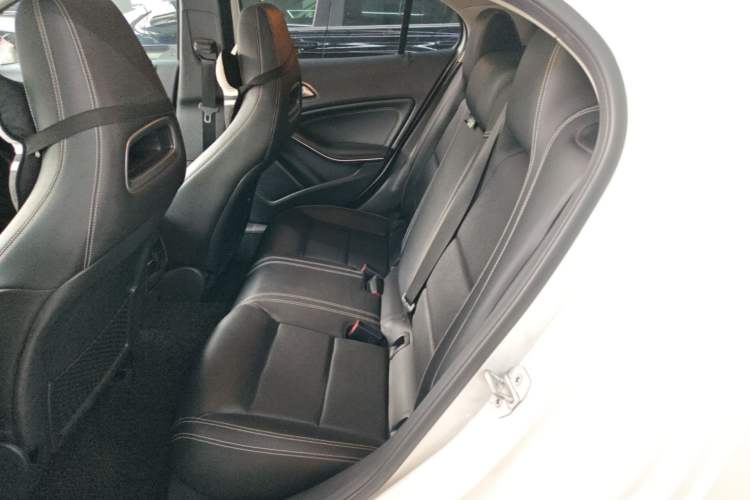 Used Mercedes-Benz GLA 2016 GLA 200 Fashion Model Left Rear Seat