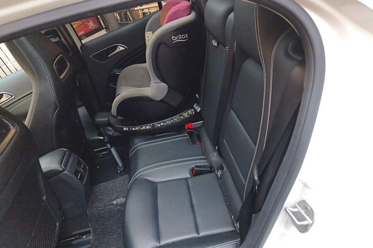 Used Mercedes-Benz GLA 2016 GLA 200 Fashion Model Left Rear Seat