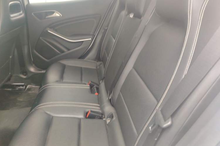 Used Mercedes-Benz GLA 2016 GLA 200 Fashion Model Left Rear Seat