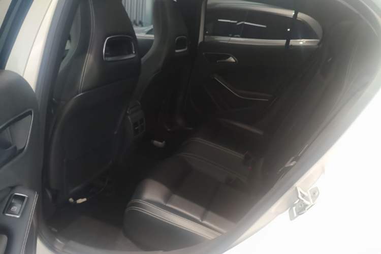 Used Mercedes-Benz GLA 2016 GLA 200 Fashion Model Left Rear Seat