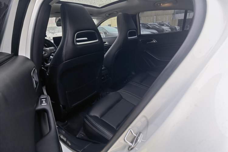 Used Mercedes-Benz GLA 2016 GLA 200 Fashion Model Left Rear Seat