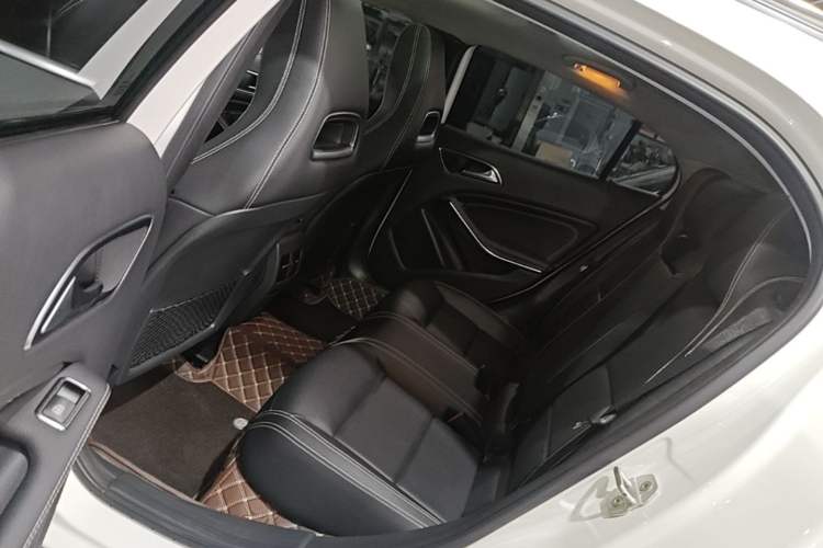 Used Mercedes-Benz GLA 2016 GLA 200 Fashion Model Left Rear Seat
