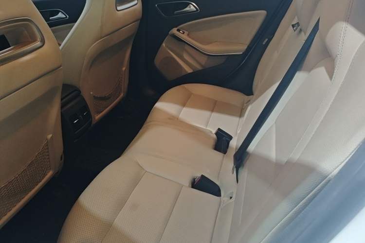 Used Mercedes-Benz GLA 2016 GLA 200 Fashion Model Left Rear Seat
